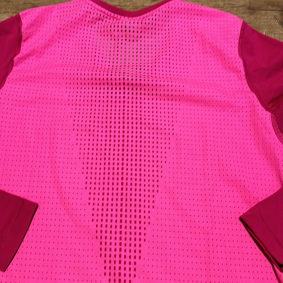 Nike Dri Fit long sleeve pink with thumb holes - Picture 3 of 5